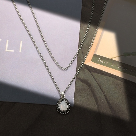 ❤️ 3/$30 Layered Moonstone Necklace - Picture 2 of 8